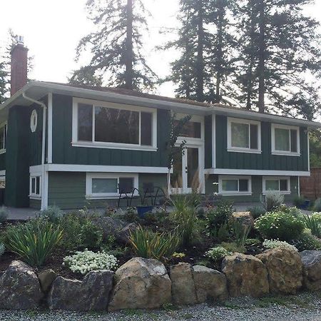 Beaver Lake Farm Guest House Victoria Exterior photo