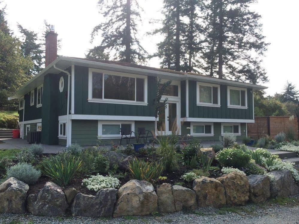 Beaver Lake Farm Guest House Victoria Exterior photo